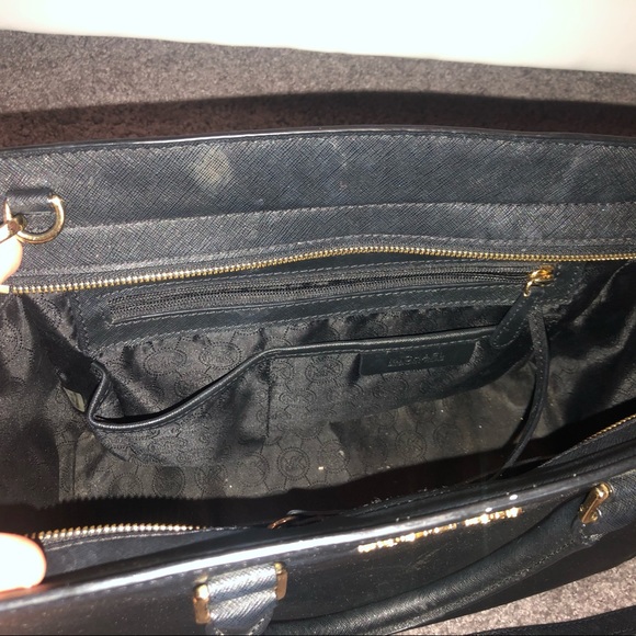 Michael Kors Purse - Picture 3 of 4